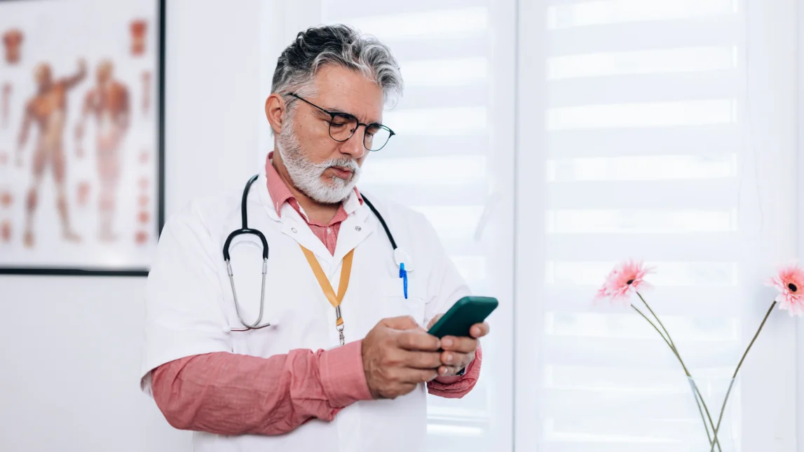 Bi-Directional Texting for Healthcare: Doctor Receiving Text From Patient